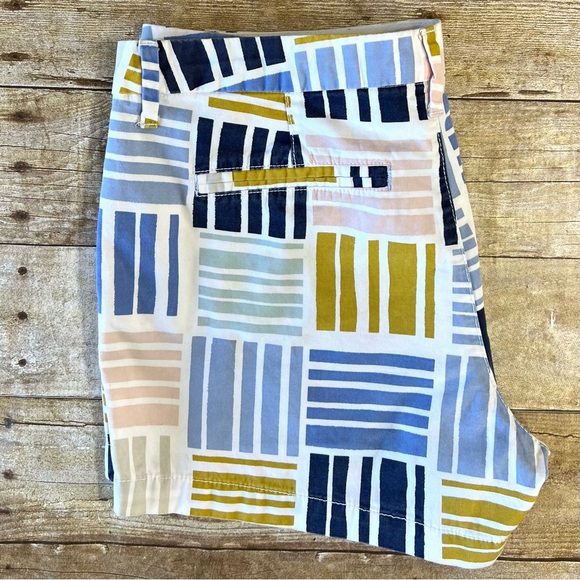 Old Navy Size 2 Womens Shorts Multicolor Patterned - Picture 4 of 8